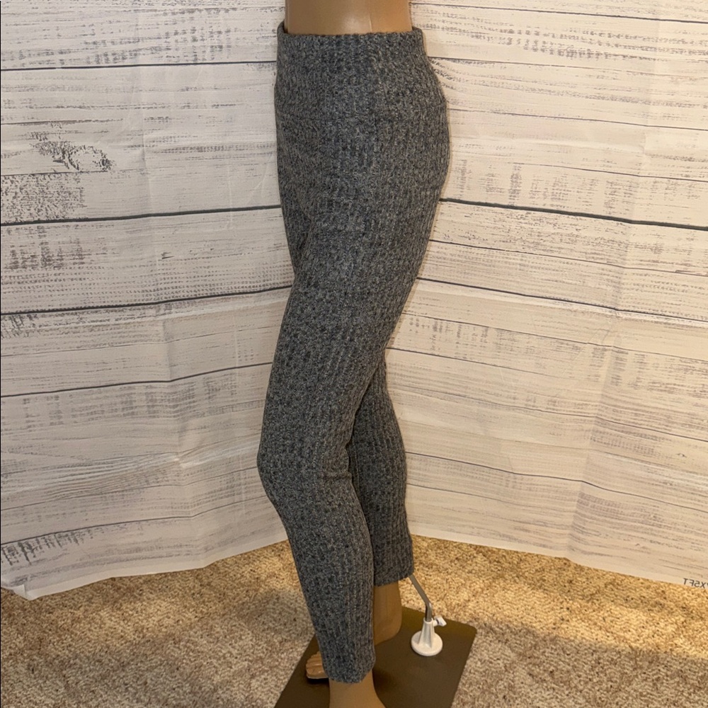 NWOT Gray Knit Leggings - Picture 7 of 8
